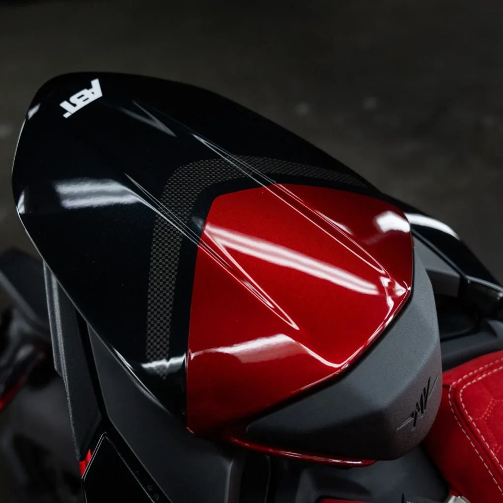 mv agusta et abt transforment une brutale en monstre de 208 ch, avec un look tout droit sorti d’un garage audi 20