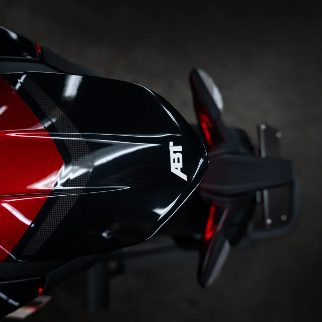 mv agusta et abt transforment une brutale en monstre de 208 ch, avec un look tout droit sorti d’un garage audi 21