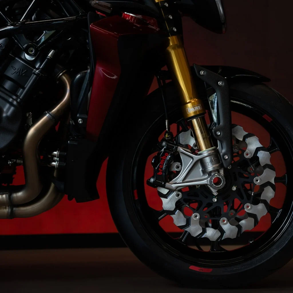 mv agusta et abt transforment une brutale en monstre de 208 ch, avec un look tout droit sorti d’un garage audi 23