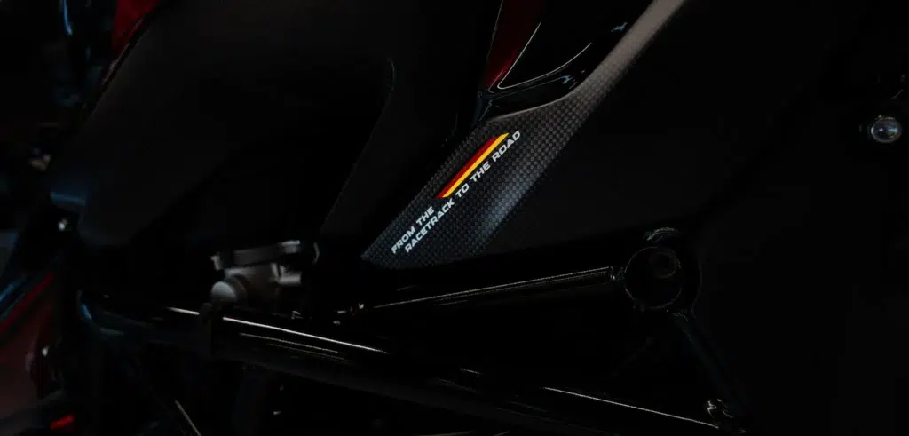 mv agusta et abt transforment une brutale en monstre de 208 ch, avec un look tout droit sorti d’un garage audi 26
