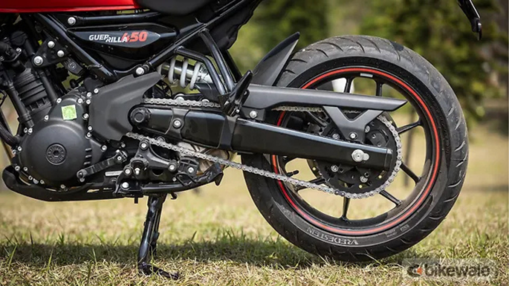 royal enfield trahit tout ce qui faisait sa réputation, et c’est précisément pour cela que cette nouvelle guerrilla 450 apex devient si intéressante 10