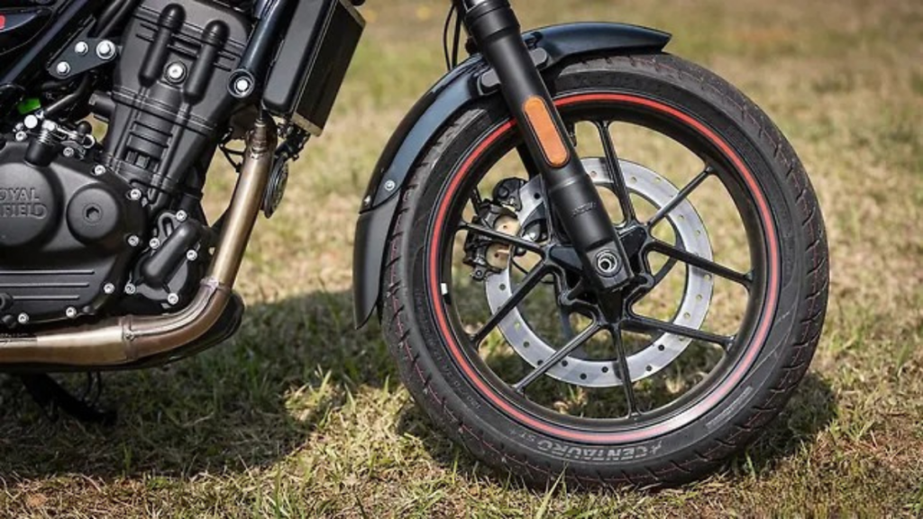 royal enfield trahit tout ce qui faisait sa réputation, et c’est précisément pour cela que cette nouvelle guerrilla 450 apex devient si intéressante 17