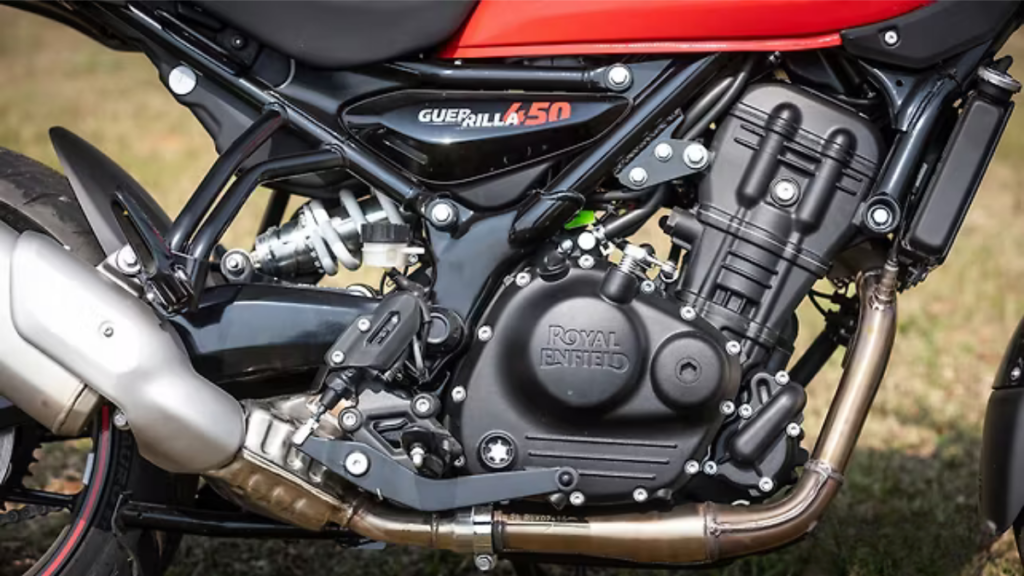 royal enfield trahit tout ce qui faisait sa réputation, et c’est précisément pour cela que cette nouvelle guerrilla 450 apex devient si intéressante 7