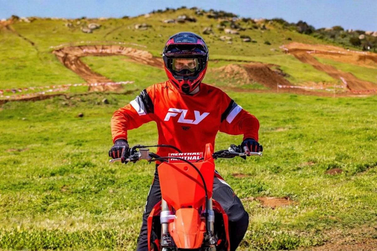 un problème de fixation du guidon pousse honda à rappeler plus de 12 600 crf250 et crf450, avec une consigne très claire ne plus les utiliser avant contrôle