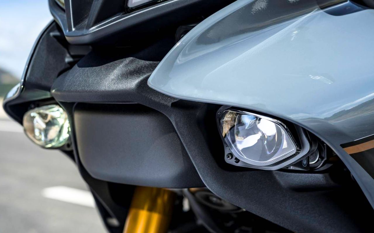 Yamaha mise sur une moto faite pour les vraies routes, pendant que le vélo de voyage reprend la même recette