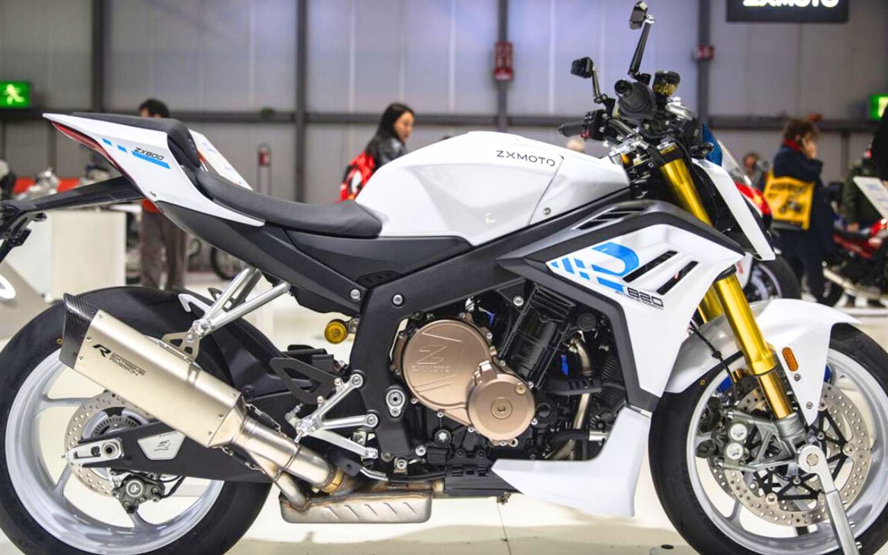 134 ch et 820 cm3 : la ZXMOTO 820R débarque avec exactement les mêmes armes que la Yamaha MT-09 et ne lui pardonne rien