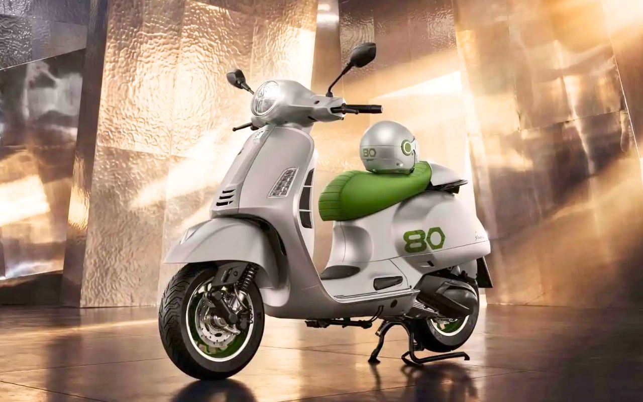Acier brossé et vert pastel pour fêter 80 ans d'existence : la série limitée Edizione Ottantesimo de Vespa surprend tout le monde