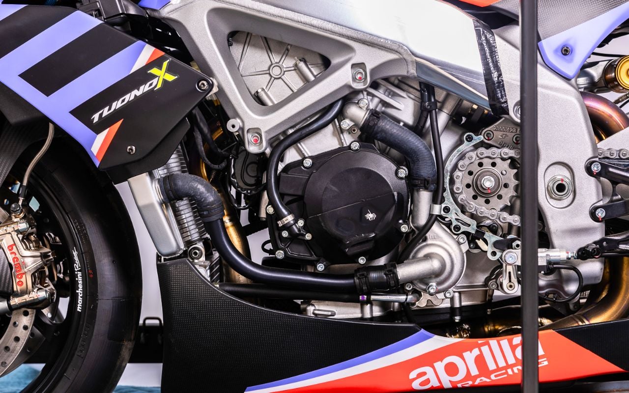 Aprilia Tuono X : 221 ch, 166 kg, 30 exemplaires seulement, la hypernaked qui redéfinit les règles du segment à 45 475 $