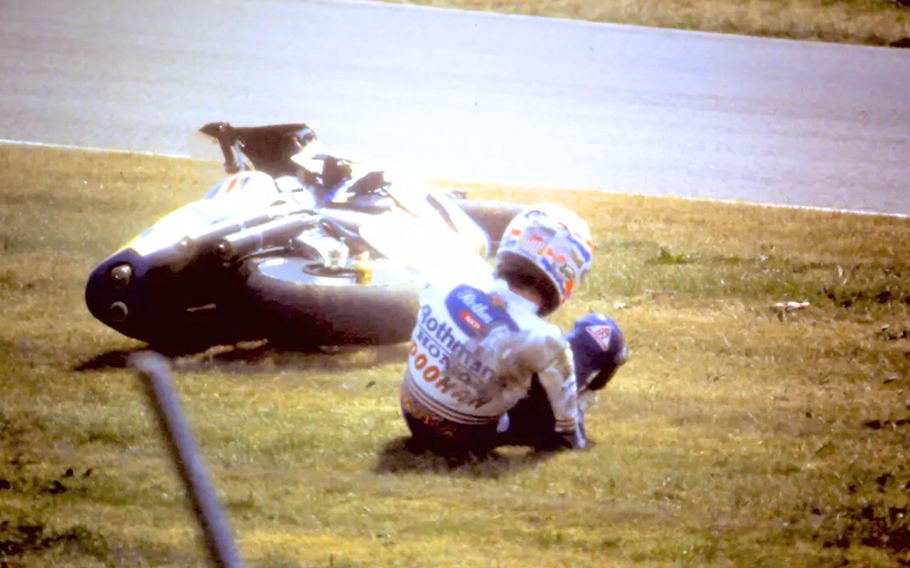 Ce champion MotoGP a frôlé l’amputation : l’incroyable cauchemar médical qui a failli détruire la carrière de Mick Doohan