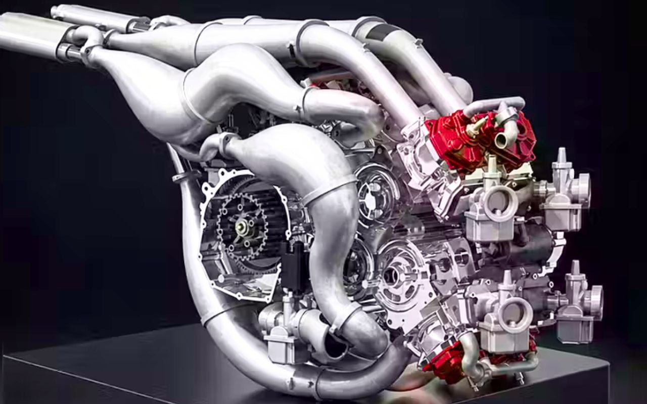 commaComment la Veloce Aperion a réussi à glisser un 8 cylindres 2-temps abandonné depuis des décennies sous la carrosserie d'un cafe racer italien à 280 chent la veloce aperion a réussi à glisser un 8 cylindres 2 temps abandonné depuis des décennies sous la carrosserie d un cafe racer italien à 280 ch