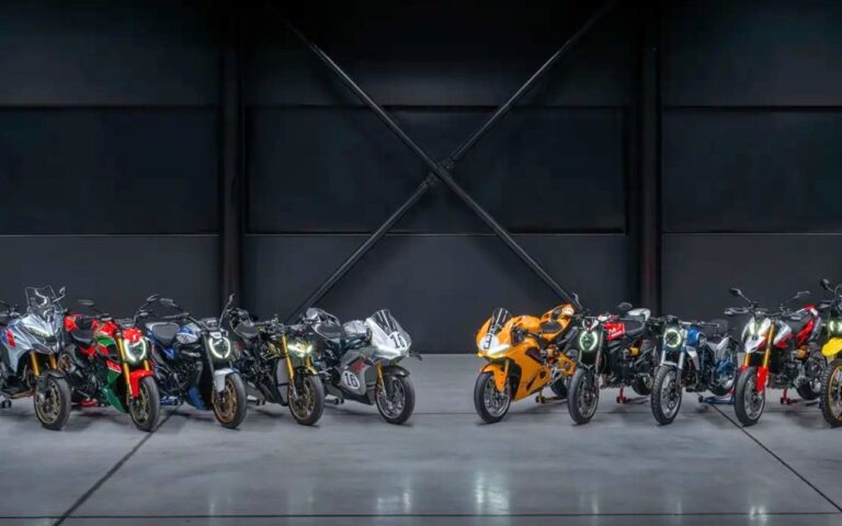 Ducati déclenche une frénésie jamais vue avec ses 10 séries Centenario limitées, chaque série comptant exactement 100 motos de collection