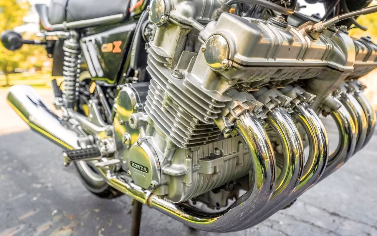 Les six-cylindres Honda CBX 1000 transforment leur échec commercial initial en statut de légende absolue chez les motards puristes
