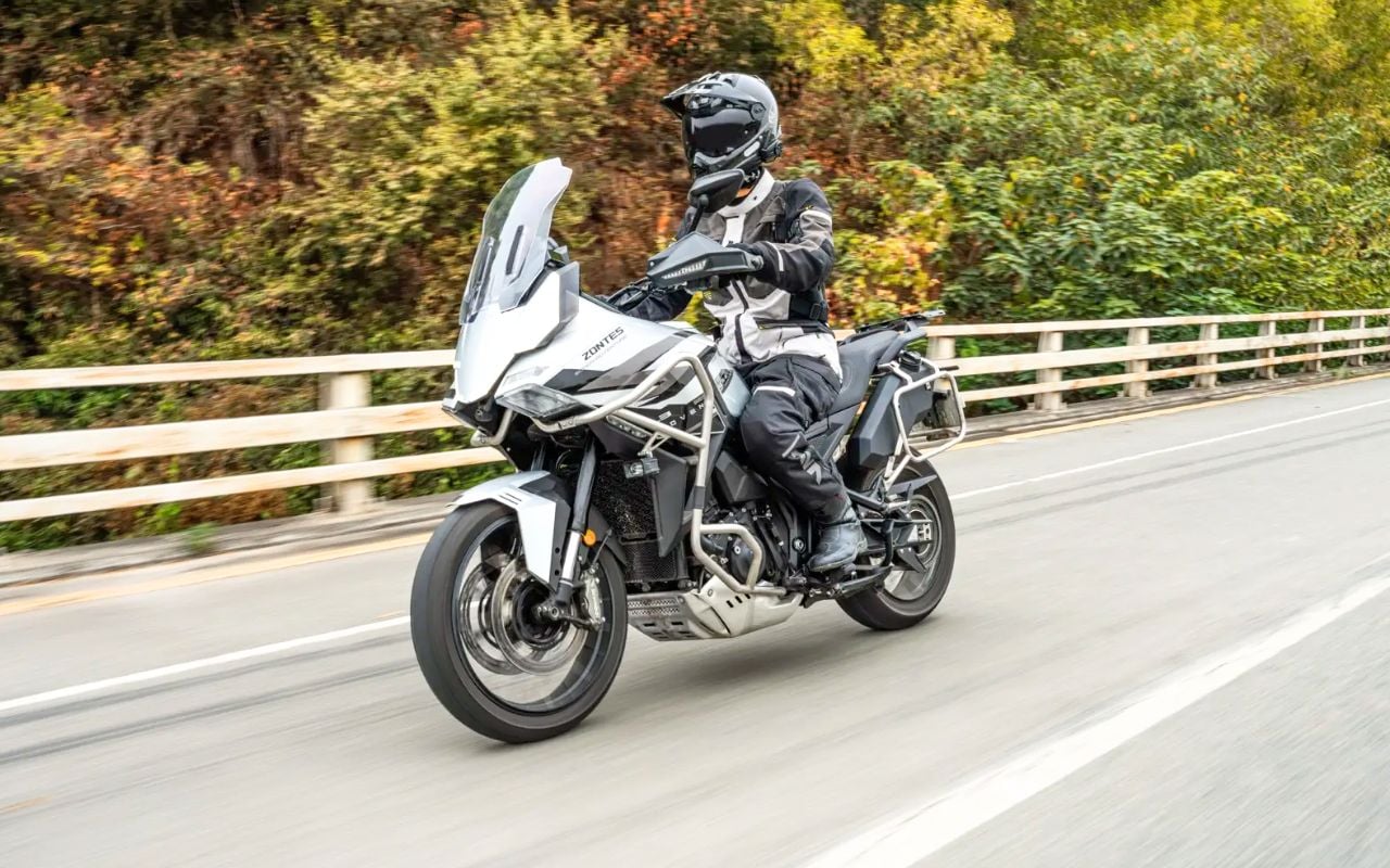 Les trails stars pensaient tenir leur rang face à la Zontes 703F MY26, mais l'IMU 6 axes et le ride-by-wire à ce prix changent tout