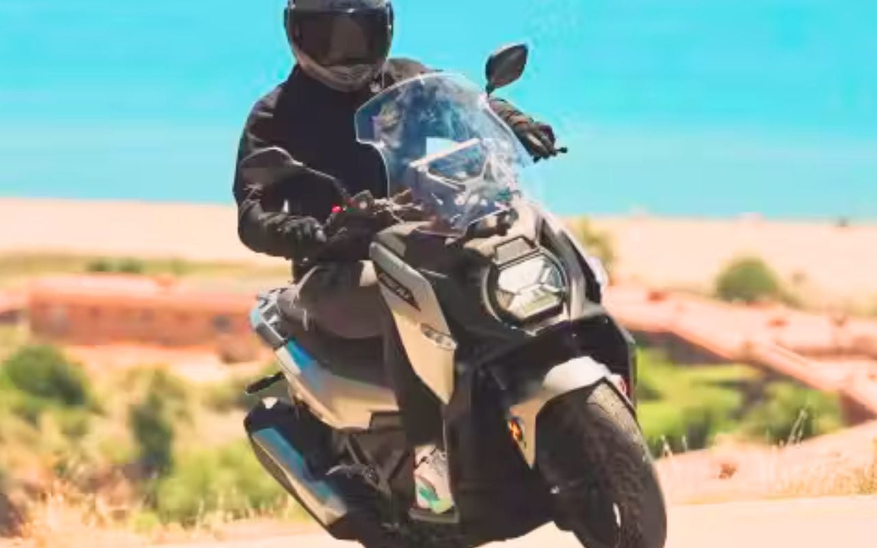 On pensait les mini X-ADV hors de prix, la Rieju X-Over 125 arrive à 4.499 euros avec 14,6 ch, ABS Bosch et TCS