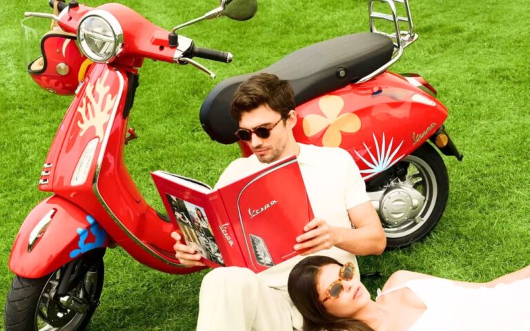 Vespa fête ses 80 ans avec un objet inattendu qui pourrait séduire bien plus que les passionnés