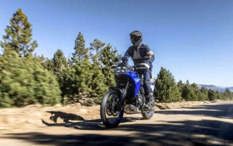 Yamaha USA force l'arrêt immédiat de circulation de toutes les Ténéré 700 millésime 2025 après la découverte d'une défaillance critique des clignotants