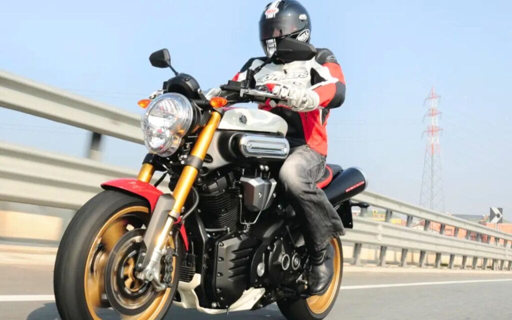 1 670 cm³, 150 Nm et seulement 90 ch : la Yamaha MT-01, le monstre fondateur qui a lancé la saga MT