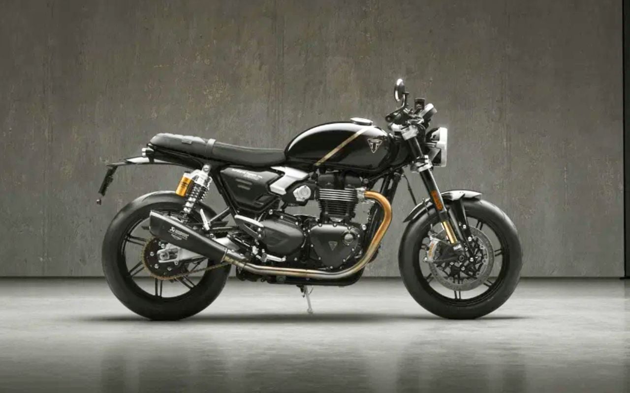18 495 £ (environ 21 300 €), 750 exemplaires, Öhlins et carbone : la Triumph Speed Twin 1200 TFC coiffe la gamme