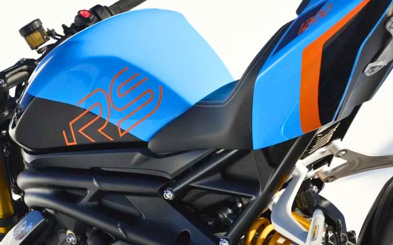 198 kg, nouvelles couleurs et millésime 2027 anticipé, Triumph renouvelle la Speed Triple 1200 RS, la Tiger Sport 800 et la Rocket 3 en même temps