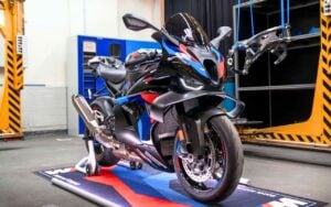 BMW ne change presque rien à ses motos en 2027, et c’est une bonne nouvelle pour qui veut une 2026 en occasion