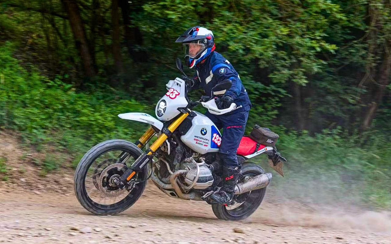 BMW R 12 G/S : 109 ch, 115 Nm, 230 kg et 21 500 euros pour rouler comme à la GS Trophy 2026, à la déco près
