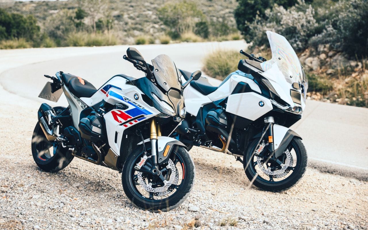 BMW R 1300 RS vs R 1300 RT : même 145 ch, mais 281 kg et 971 mm de large font une machine radicalement différente