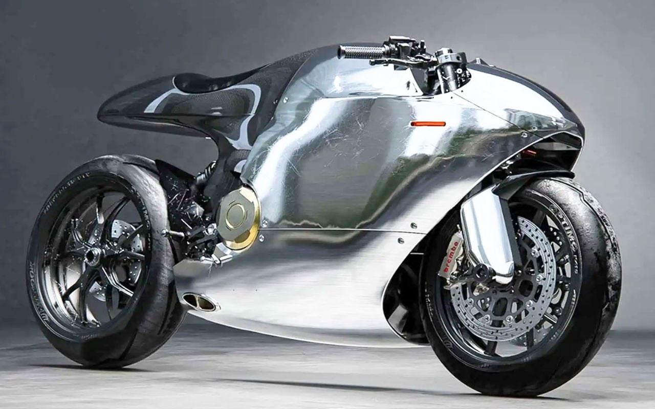 Cette Ducati a été transformée en sculpture d'aluminium poli qui semble liquide : il n'en existera que neuf dans le monde