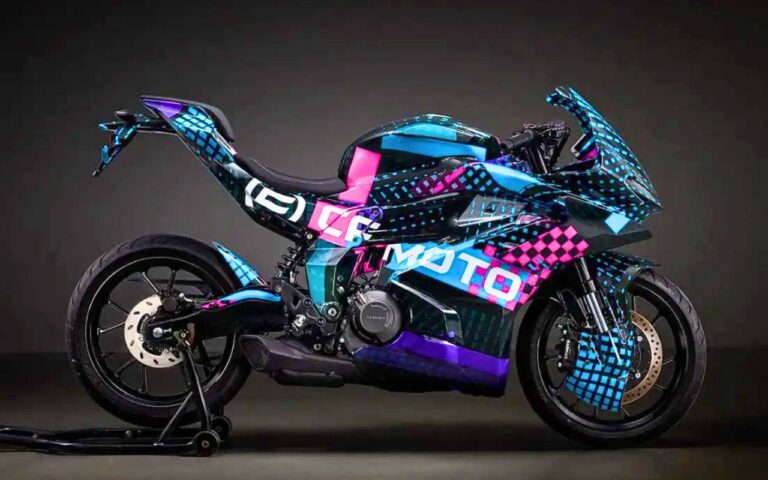 CFMoto 250 SR-R contre les petites sportives du marché : un bicylindre parallèle 250 cm3 directement dérivé du 449,5 cm3 comme argument massue