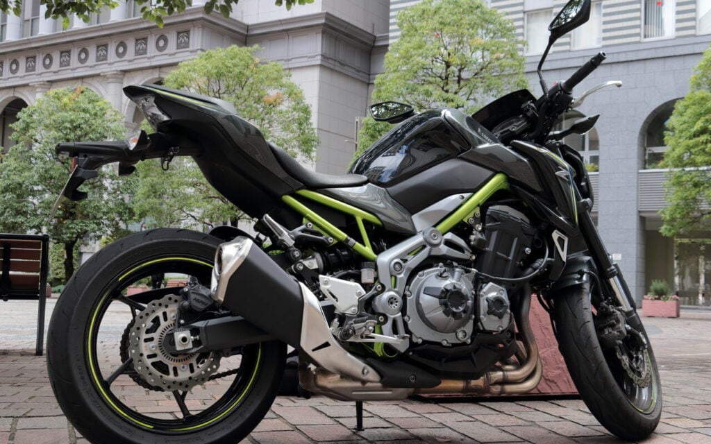 Débrider sa moto après le permis A2 n&rsquo;a rien d&rsquo;automatique : deux ans, 7 heures de formation, et ce que dit vraiment la loi