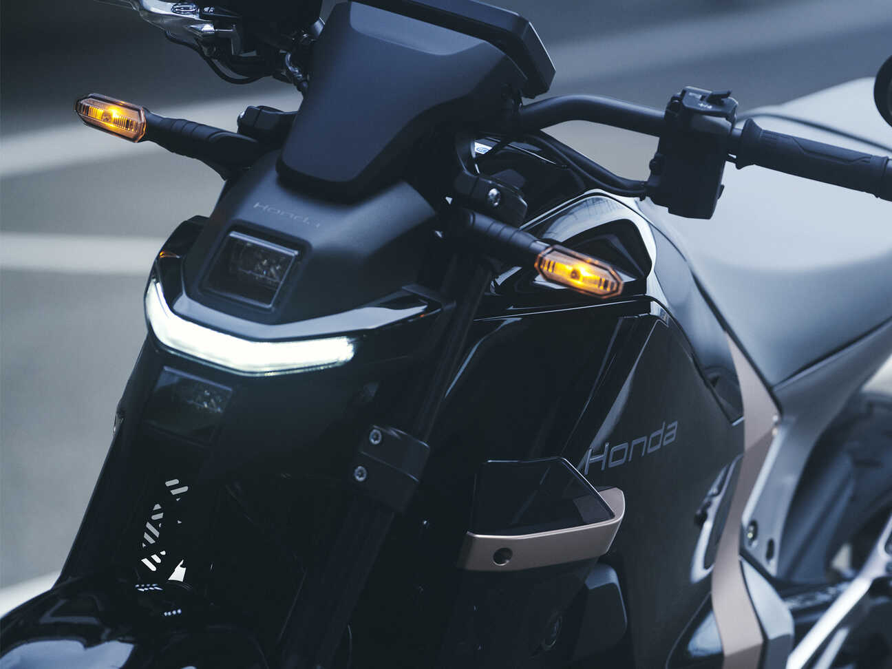 Honda déclare que le WN7, qui est maintenant disponible en Europe, a une autonomie maximale de seulement 130 km de sa batterie lithium-ion de 9,3 kW