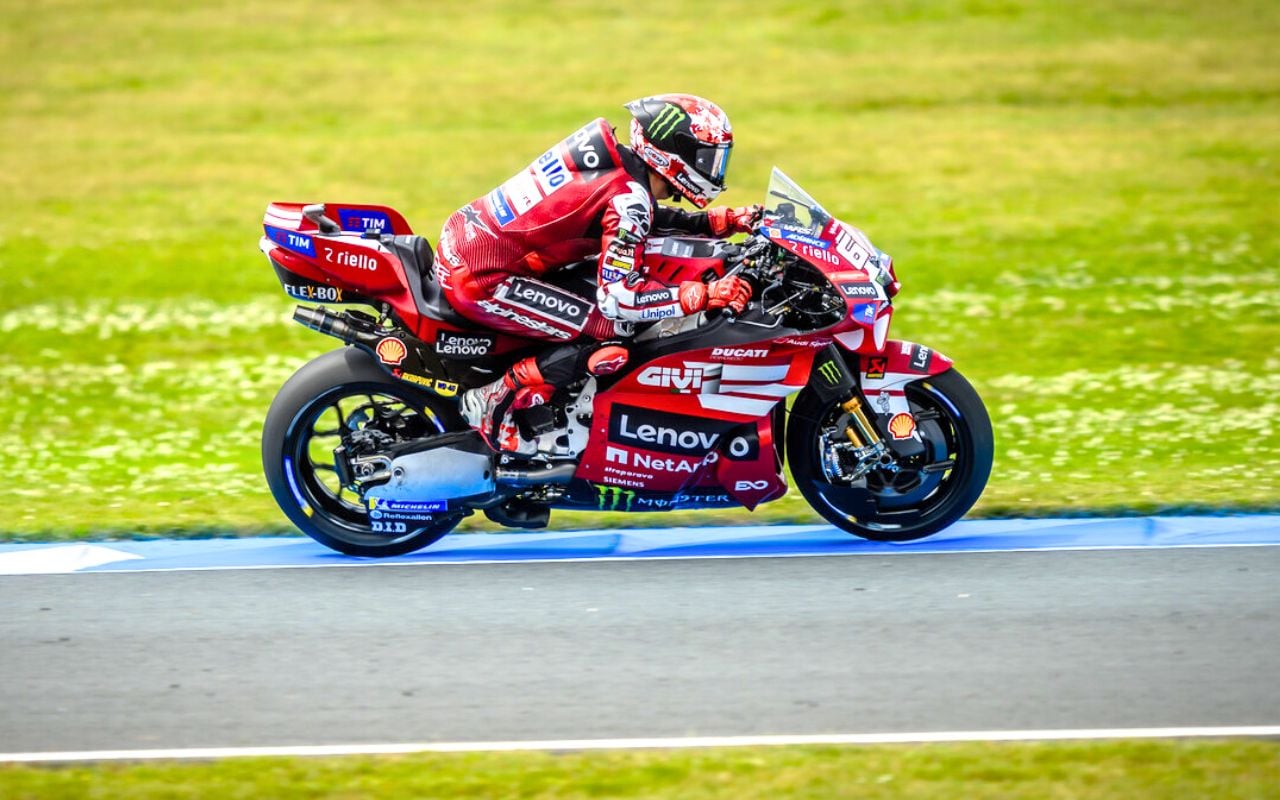 Le détail technique qui a relancé Bagnaia face à Márquez en 2026 : des freins Brembo de 355 mm exploitables sur tous les circuits