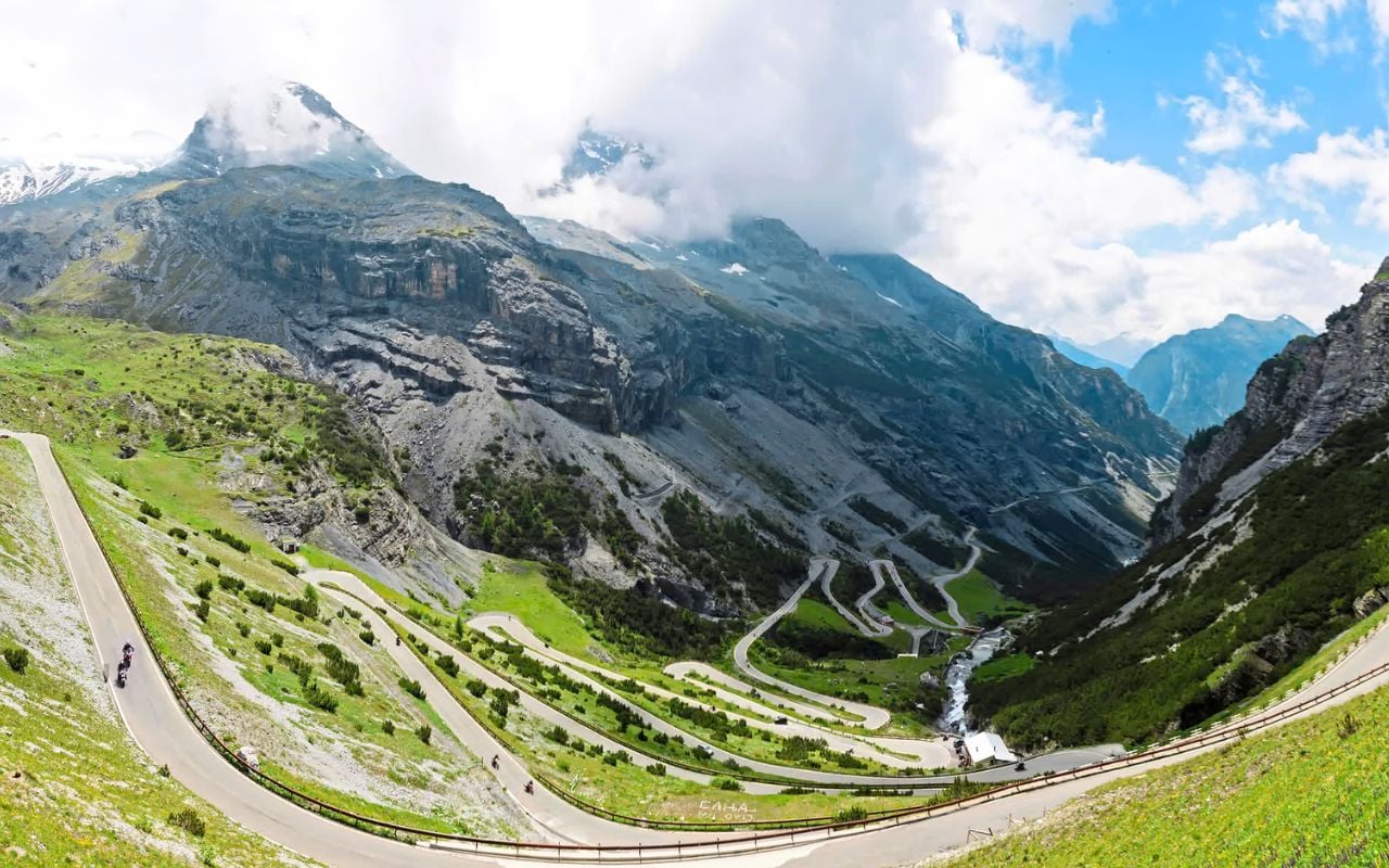 Les motards en groupe perdent l'accès à plus de 70 cols du Tyrol du Sud au-dessus de 1.600 m, une interdiction qui rebat les cartes des sorties en altitude