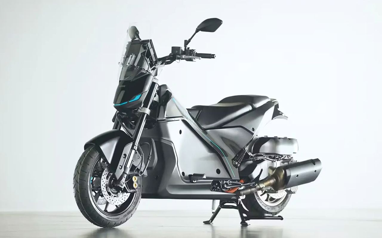 MT-09 PHEV d'un côté, prototype HEV à trois moteurs de l'autre : Yamaha joue deux cartes hybrides opposées sur la moto