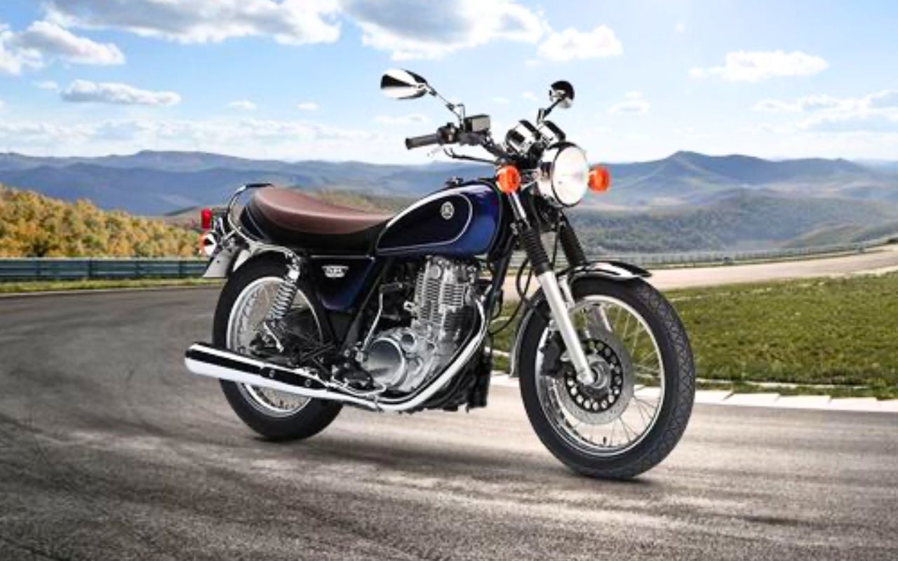 Née en 1978, jamais vraiment morte : Yamaha relance encore la SR400 Final Edition avec ses 399 cm3, son kick et ses 174 kg comme si rien n'avait bougé en 48 ans