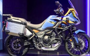 Personne n’attendait un trail trois-cylindres 699 cm3 à 100 ch pour 7 000 €, la Zontes 703F chinoise change pourtant la donne face aux européens
