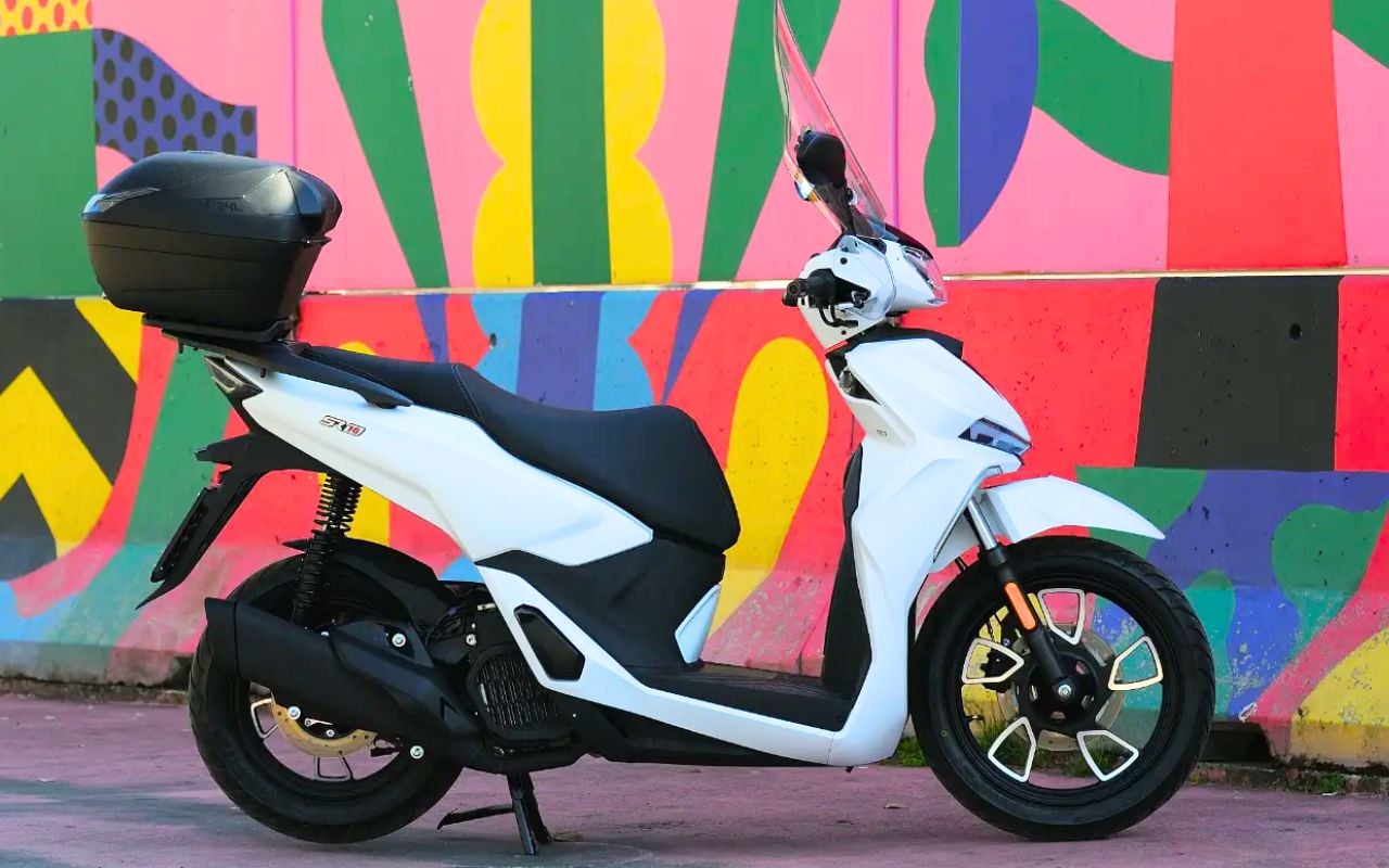 Vraies mesures sur le Voge SR16 : 139,5 kg et 2,12 L/100 km, le scooter roues hautes chinois qui veut détrôner le roi du segment sans bluffer