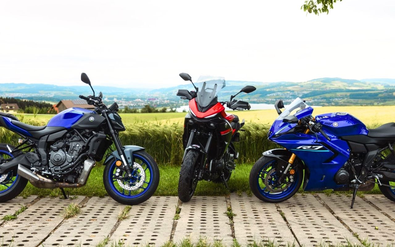 Yamaha propose aujourd'hui la MT-07, la Tracer 7 et la R7 en version A2 avec 689 cm3 et 35 kW pour des motos enfin accessibles sans attendre le permis A