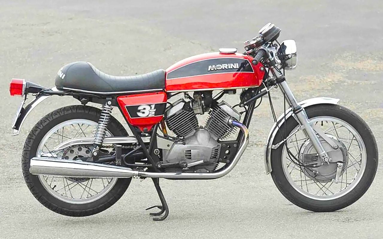 35 à 39 ch et un V-twin 72° de 344 cm3 lancé en 1973 : la Moto Morini 3 1/2 reste l'un des classiques italiens les plus accessibles
