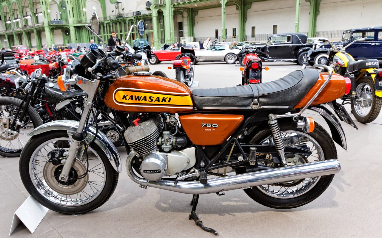 Kawasaki a monté deux amortisseurs de direction sur sa 750 de 1972, et le surnom qu'elle a gardé en dit long