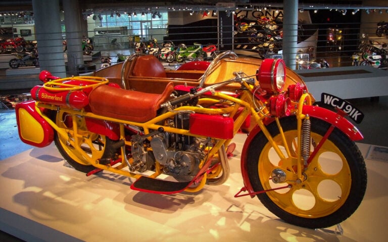 Cette moto mesurait plus de trois mètres et pouvait embarquer toute une famille