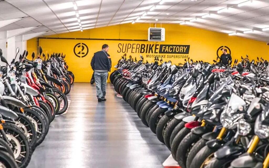 Ils ont payé leur moto en totalité, et pourtant ils ne peuvent pas la récupérer