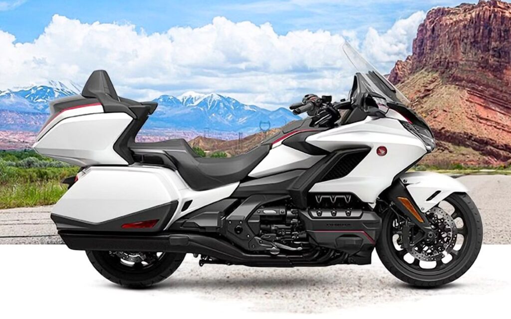 La Harley Road Glide Milwaukee-Eight 117 dominait le tourisme moto, Honda débarque avec 1833 cm3, 124,7 ch, une DCT 7 rapports et 28 700 dollars pour tout remettre en question