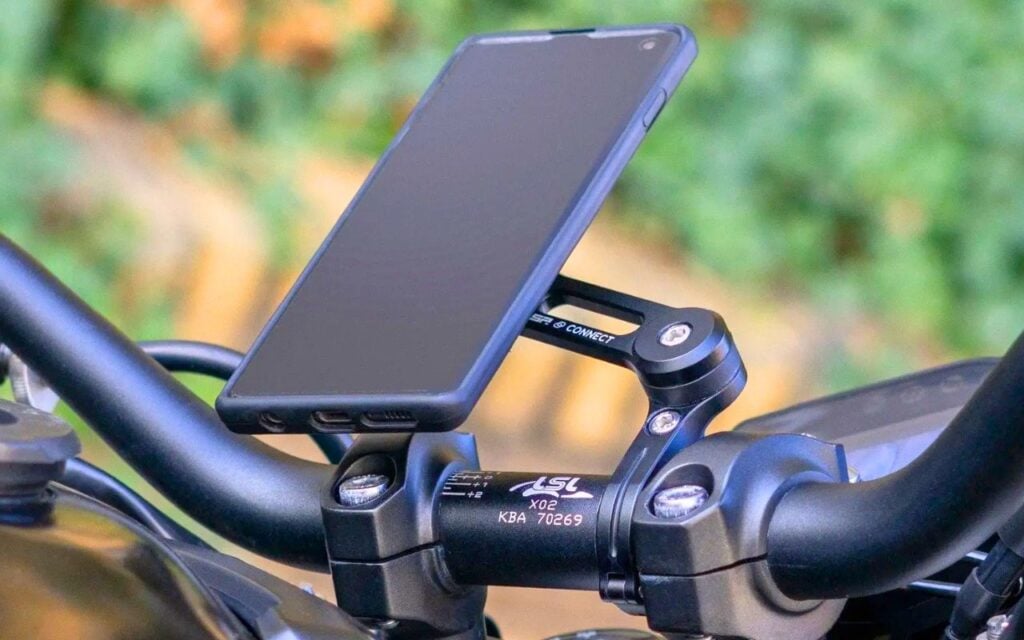Le support GPS au guidon est légal en France, mais cette règle que beaucoup de motards ignorent suffit à faire tomber 135 € d&rsquo;amende et 3 points