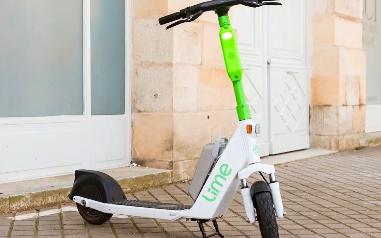 On croit la moto plus dangereuse que la trottinette, une étude vient de prouver le contraire