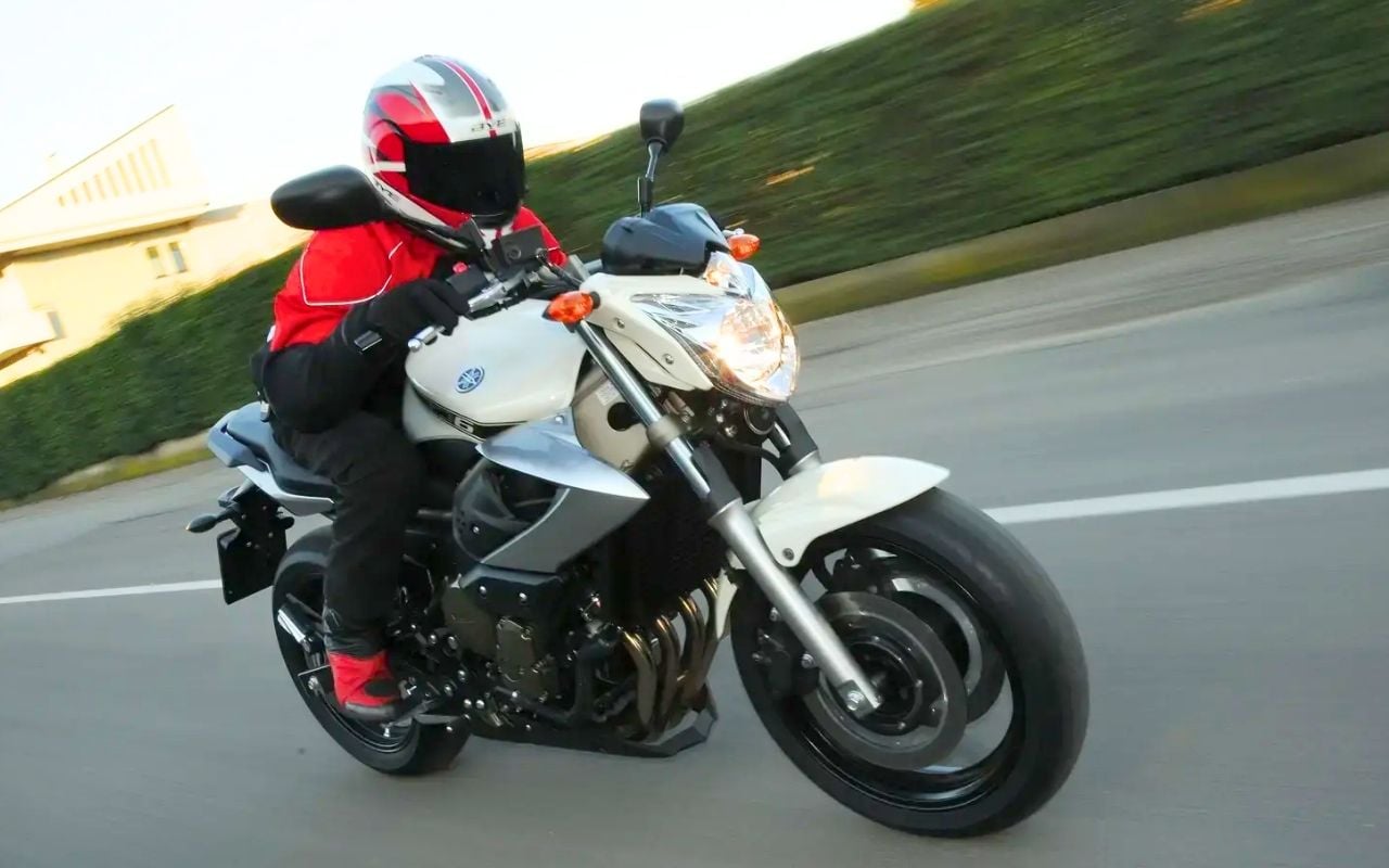 Yamaha a caché un quatre-cylindres de sportive dans un roadster que personne ne regarde