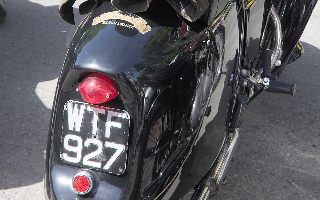 Ce constructeur a ralenti sa moto pour qu'on la pilote en costume
