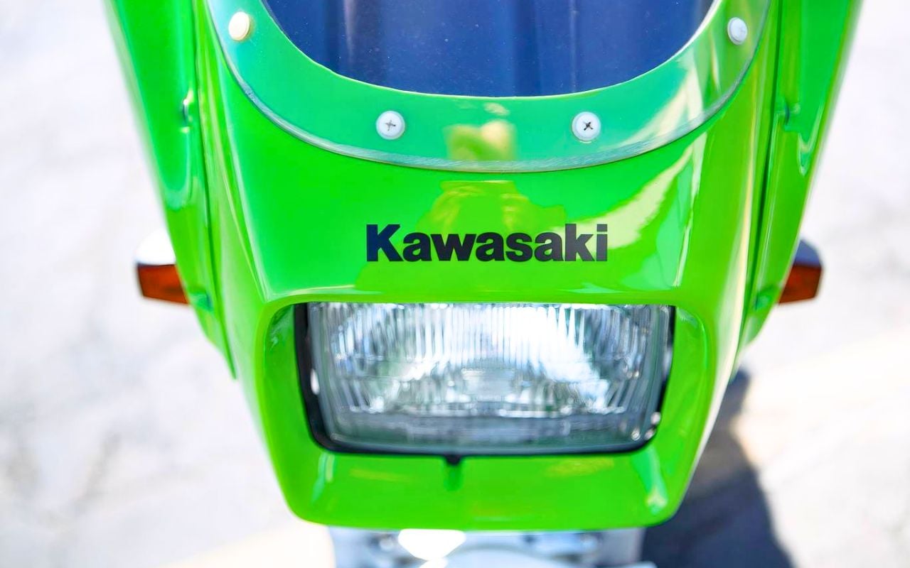 Kawasaki a vendu une moto de Grand Prix avec des clignotants