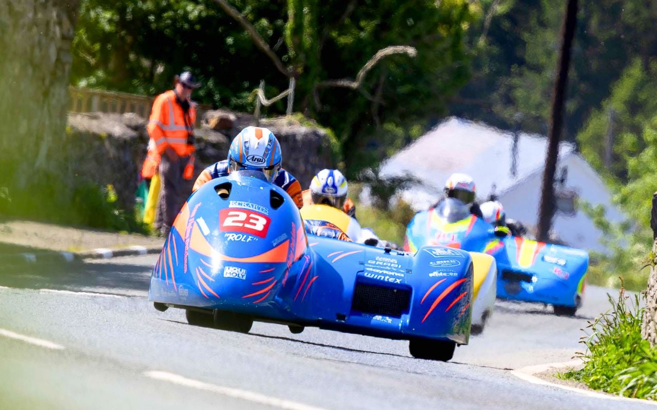 Les side-cars reviennent au Tourist Trophy, avec des courses deux fois plus courtes