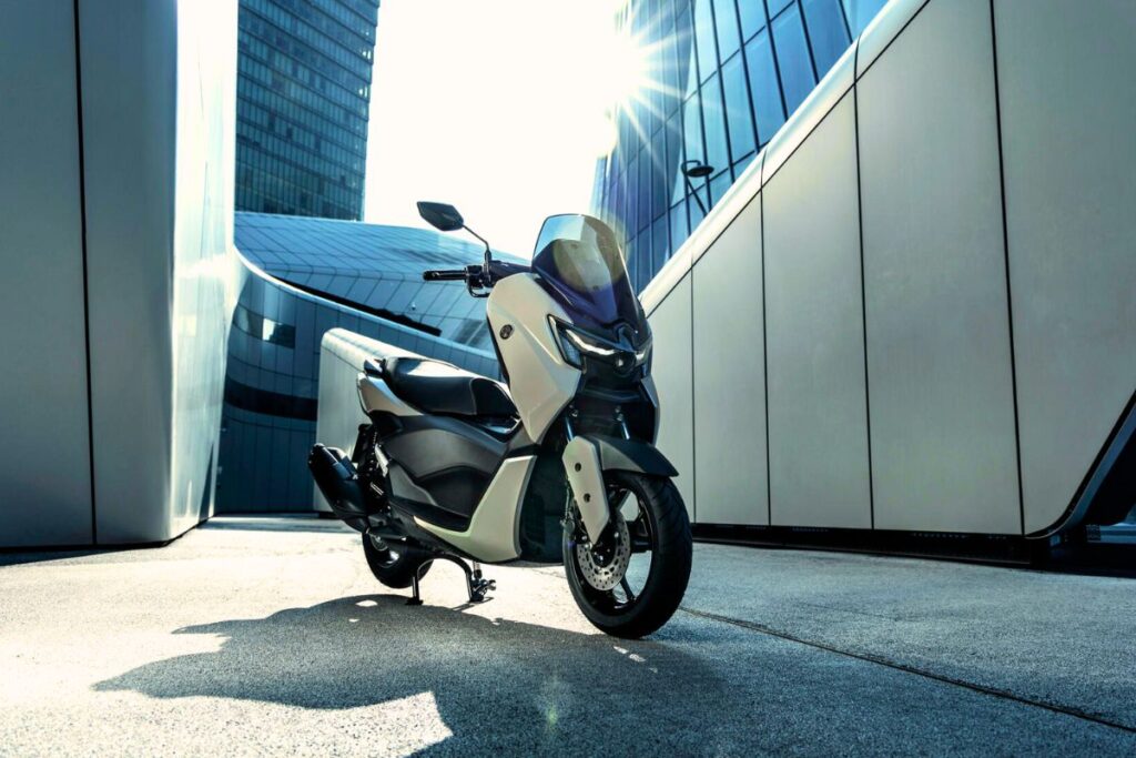 Yamaha NMAX Tech MAX vue avant