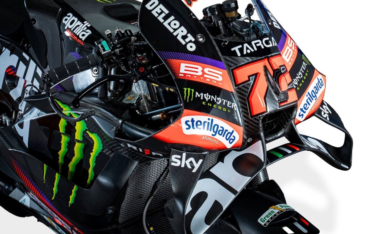 Monster Energy signe enfin avec Aprilia MotoGP après des mois d'attente, l'équipe italienne décroche le sponsor-titre qu'elle espérait depuis des années
